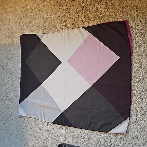 EUC Luxurious Polyester Scarf - Picture 3 of 3